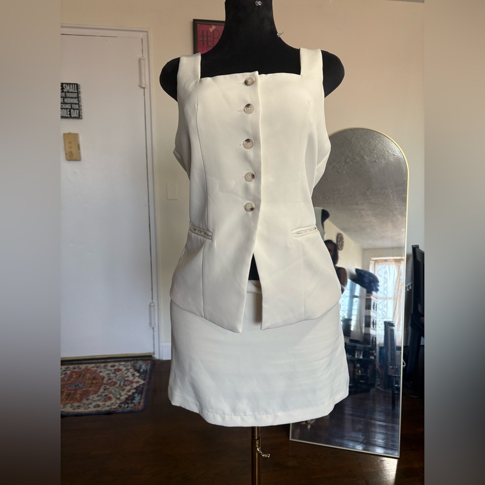 Beige Women's Buttoned Neck Sleeveless Vest And Mini Skirt Set